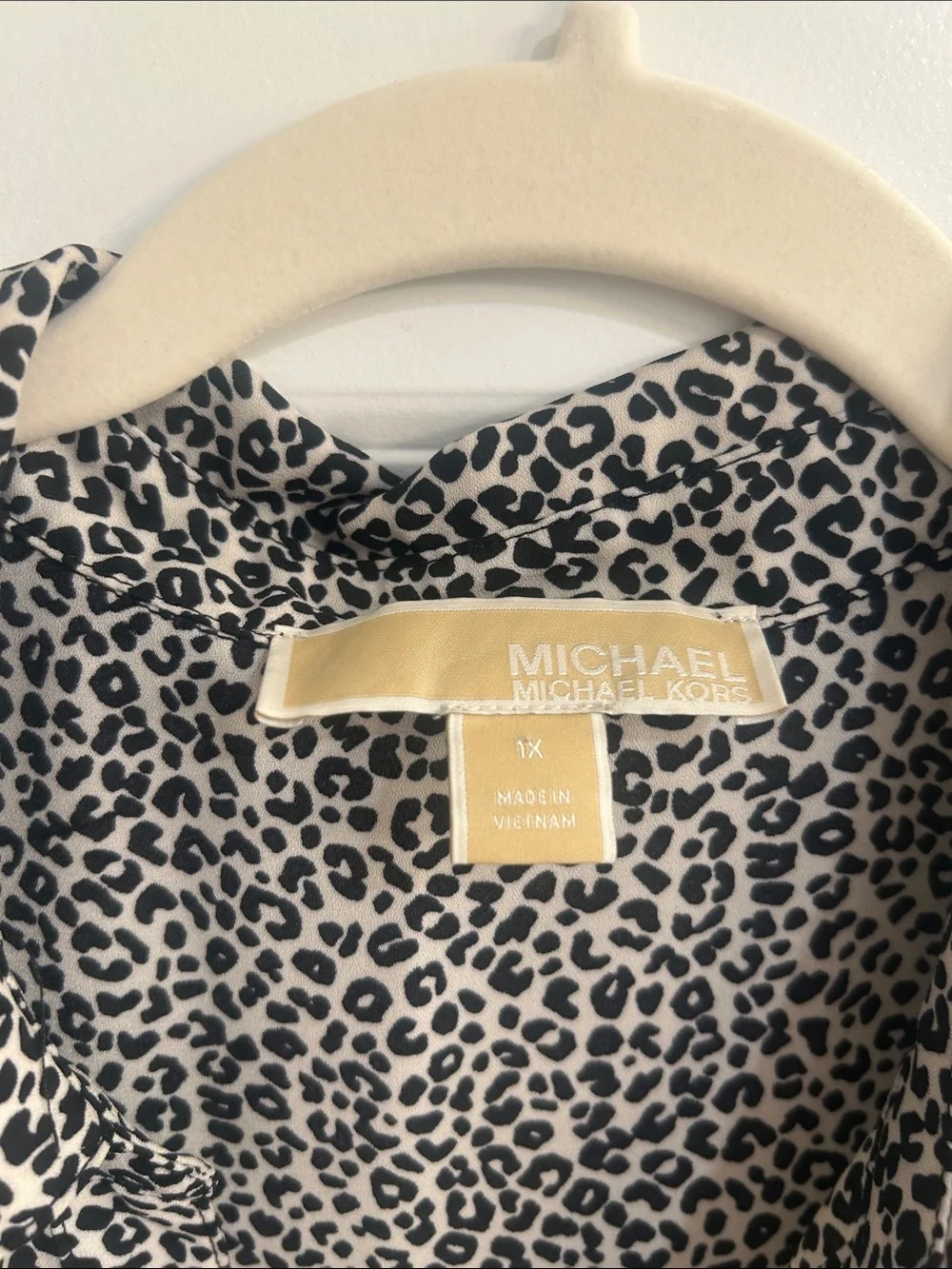 Michael Kors Black & White Leopard Sleeveless V-Neck Collared Blouse